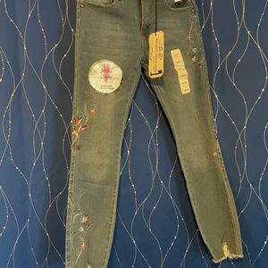 Brand New Floral Skinny Jeans size 7 for Women!